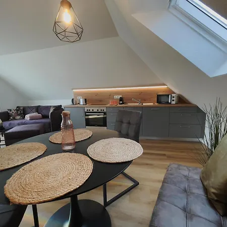 Roof Lounge Apartment *